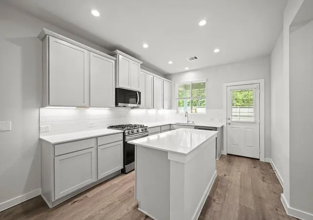 Photo 3 of Single family home for sale at 39518 Yellow Heron Way, Magnolia, TX 77354 | MLS# 27628801 | Listing updated on 2026-08-20