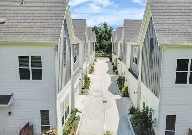 2nd image of 5935 Beall St #B, Houston, TX 77091 | MLS# 47168694