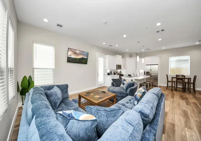 3rd image of 5935 Beall St #B, Houston, TX 77091 | MLS# 47168694