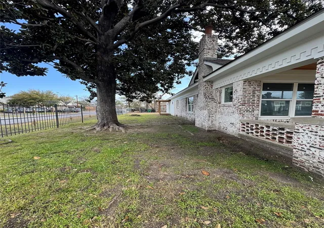 Photo 3 of Single family home for sale at 1208 Caplin St, Houston, TX 77022 | MLS# 16258597 | Listing updated on 2026-09-17