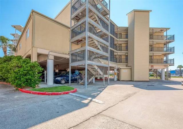 Listing Photo 3 - Condo for sale in building located at 6300 Seawall Blvd, Galveston, TX 77551 - Unit #9322