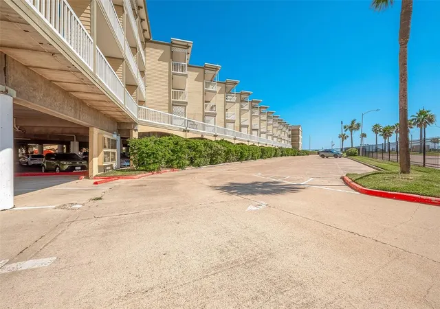 Listing Photo 4 - Condo for sale in building located at 6300 Seawall Blvd, Galveston, TX 77551 - Unit #9322