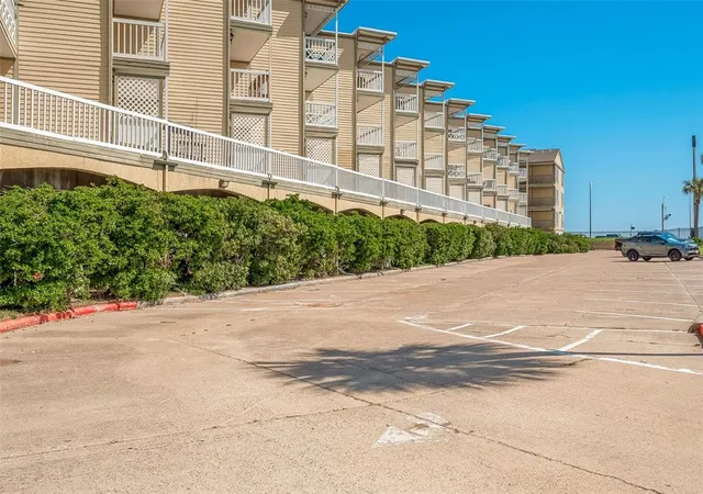 Listing Photo 5 - Condo for sale in building located at 6300 Seawall Blvd, Galveston, TX 77551 - Unit #9322
