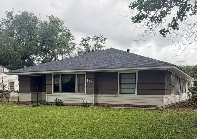 1st image of 113 Cypress St, Lake Jackson, TX 77566 | MLS# 7345218