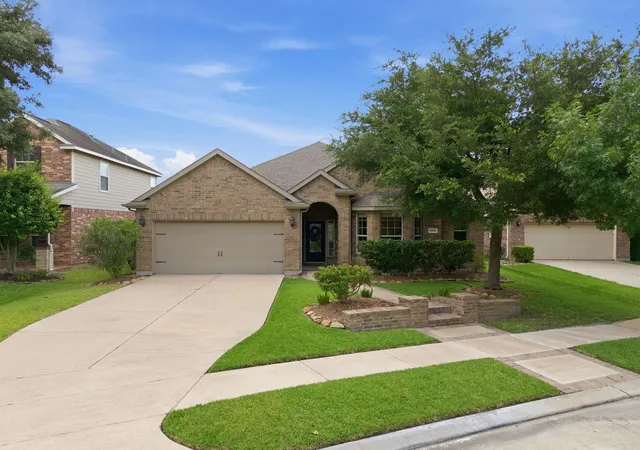 Photo 4 of Single family home for sale at 19011 Cvs Forest Ln, Cypress, TX 77433 | MLS# 75208915 | Listing updated on 2026-07-21