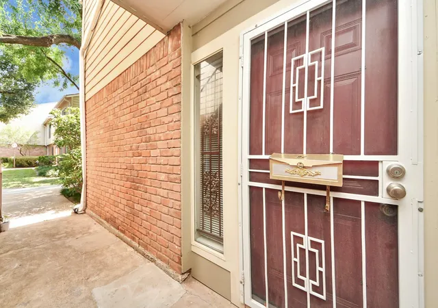 2nd image of 5005 Georgi Ln, Houston, TX 77092