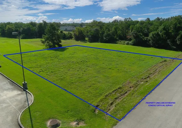 2nd image of 1100 6th St, La Porte, TX 77571 | MLS# 50489398