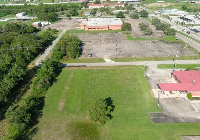 3rd image of 1100 6Th St, La Porte, TX 77571 | MLS# 50489398