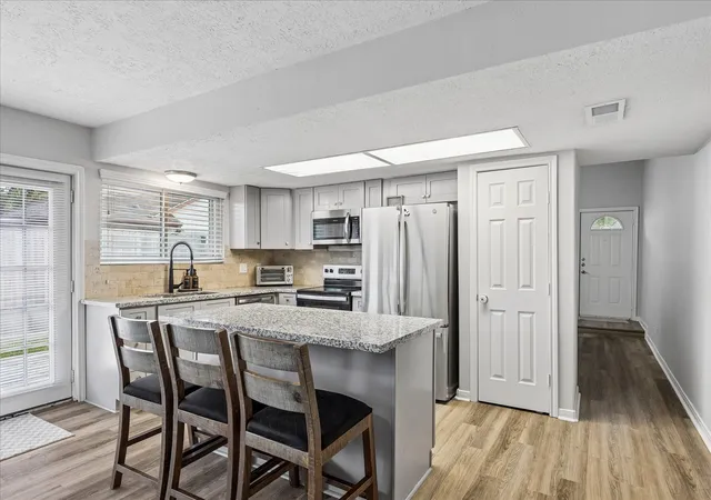Photo 4 of Sale Pending at 16931 Crk Line Dr, Friendswood, TX 77546 | MLS# 32945267 | Listing updated on 2026-09-13