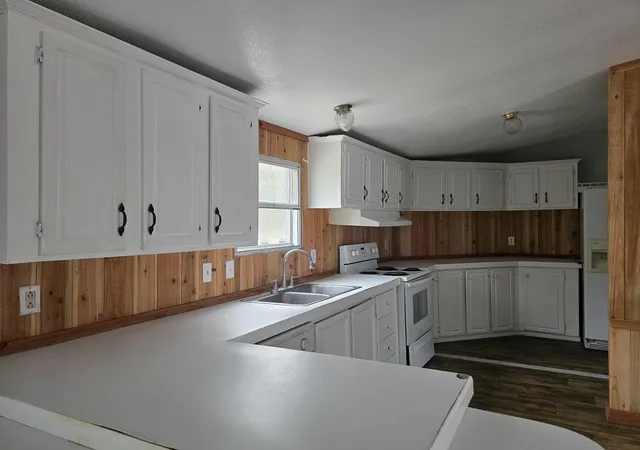 2nd image of 331 Holmes Rd, Onalaska, TX 77360 | MLS# 69284335