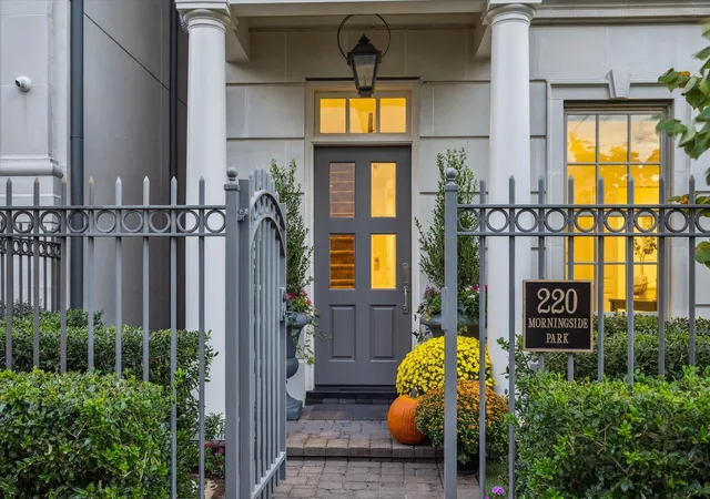 Photo 3 of Single family home for sale at 220 Morningside Park St, Houston, TX 77024 | MLS# 19567400 | Listing updated on 2026-08-02