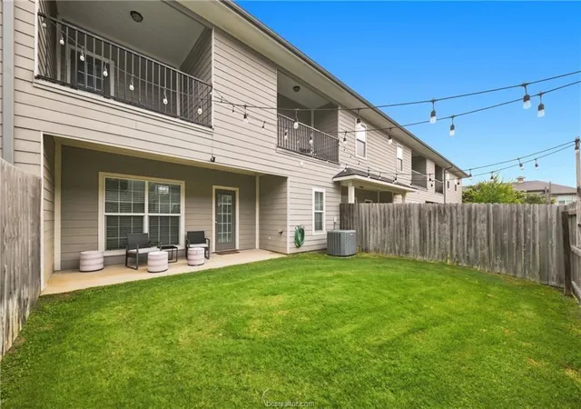 Photo 2 of Townhouse for sale at 407 Kate Ln, College Station, TX 77845 | MLS# 19535814 | Listing updated on 2026-09-28