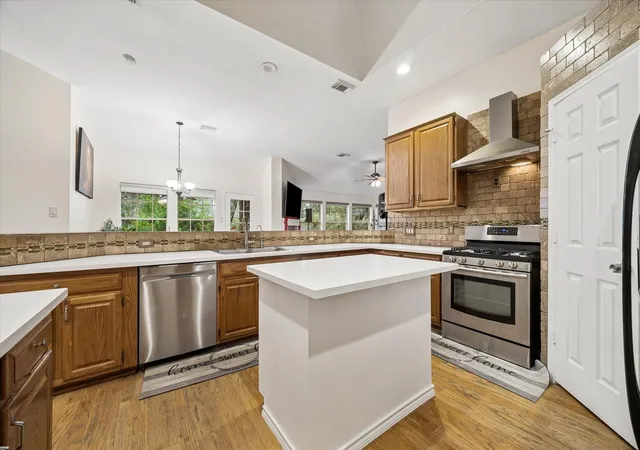 Photo 3 of Single family home for sale at 6607 Springcrest Dr, Sugar Land, TX 77479 | MLS# 20018419 | Listing updated on 2026-09-27