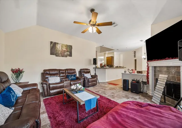 Photo 3 of Single family home for sale at 6607 Springcrest Dr, Sugar Land, TX 77479 | MLS# 20018419 | Listing updated on 2026-09-27