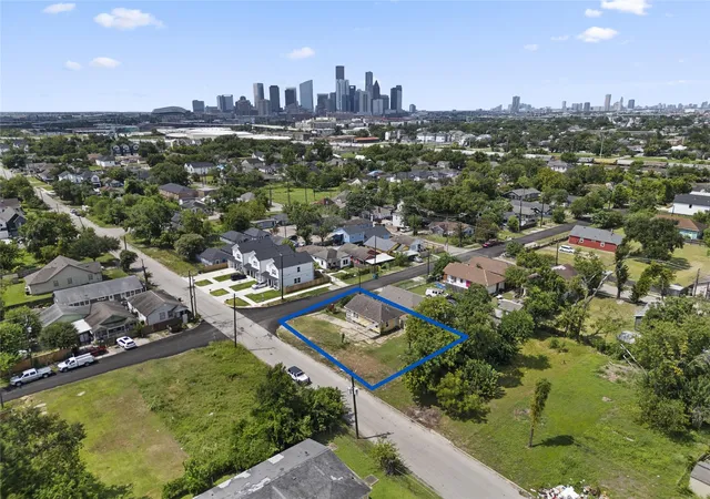 1st image of 2417 Lee St, Houston, TX 77026 | MLS# 18764679