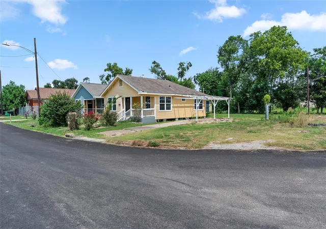 2nd image of 2417 Lee St, Houston, TX 77026 | MLS# 18764679