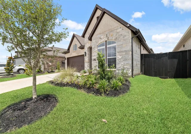 Photo 3 of Single family home for sale at 6 Savory Saute Dr, Richmond, TX 77406 | MLS# 31730526 | Listing updated on 2026-09-17