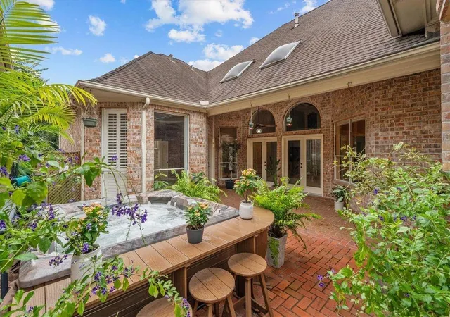 Photo 1 of Single family home for sale at 5038 Huntwick Parc Ct, Houston, TX 77069 | MLS# 96036796 | Listing updated on 2026-09-20