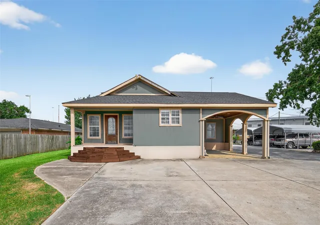 2nd image of 16809 Market St, Channelview, TX 77530 | MLS# 26228523