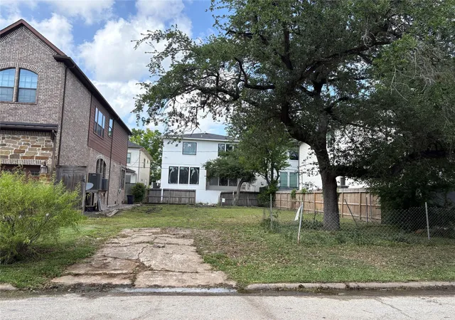 2nd image of 4304 Holt, Bellaire, TX 77401 | MLS# 10705517