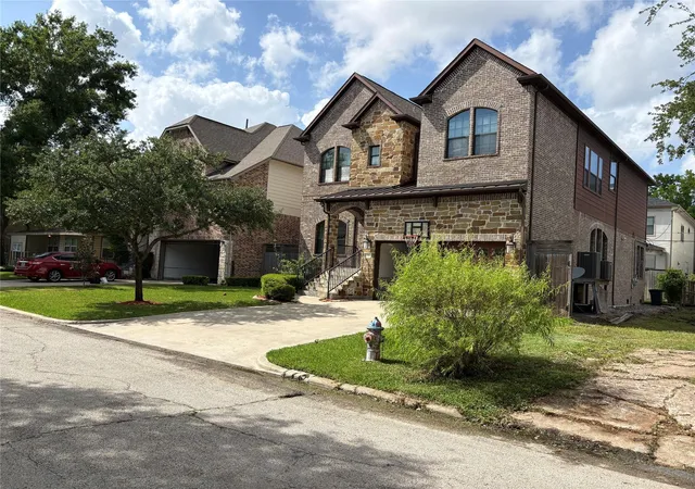 4th image of 4304 Holt, Bellaire, TX 77401 | MLS# 10705517