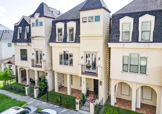 Photo 2 of Sale Pending at 2308 Couch St, Houston, TX 77008 | MLS# 16901459 | Listing updated on 2026-09-16