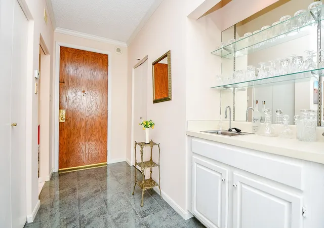 2nd image of 5150 Hidalgo St #1305, Houston, TX 77056 | MLS# 72947444