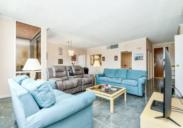 3rd image of 5150 Hidalgo St #1305, Houston, TX 77056 | MLS# 72947444