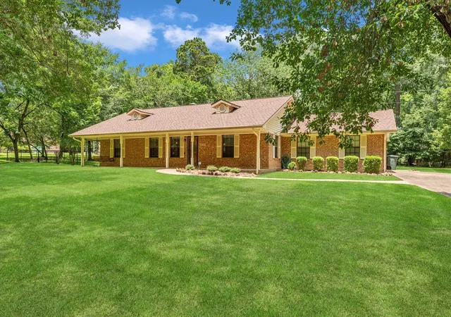 Photo 3 of Single family home for sale at 361 Forest Ln, Huntsville, TX 77340 | MLS# 95232269 | Listing updated on 2026-09-16