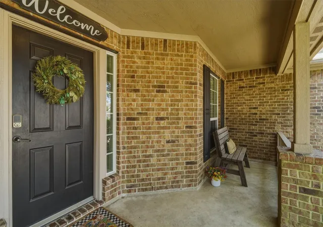 4th image of 915 Misty Clf, Dickinson, TX 77539 | MLS# 50923436