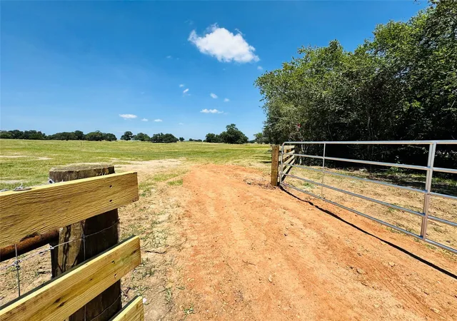 1st image of 9821 W Us Hwy 90, Flatonia, TX 78941 | MLS# 81532416