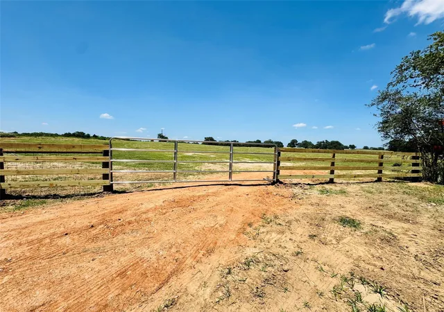 2nd image of 9821 W Us Hwy 90, Flatonia, TX 78941 | MLS# 81532416