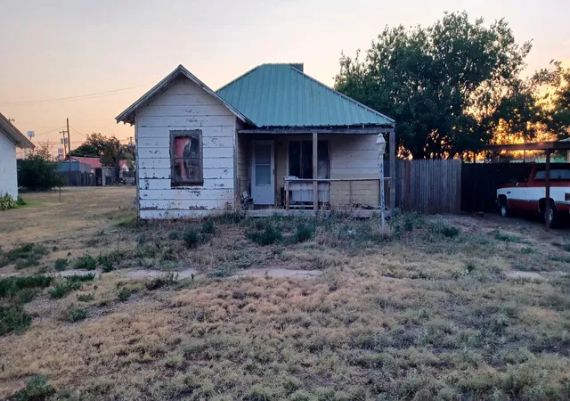 Homes for sale in Crosbyton, TX | 125 N Farmer Ave, Crosbyton, TX 79322 | MLS# 85121685