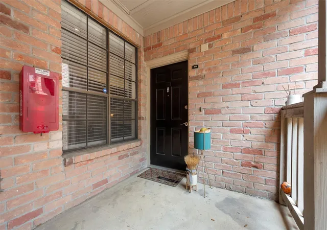 2nd image of 2255 Braeswood Park Dr #184, Houston, TX 77030 | MLS# 35036473