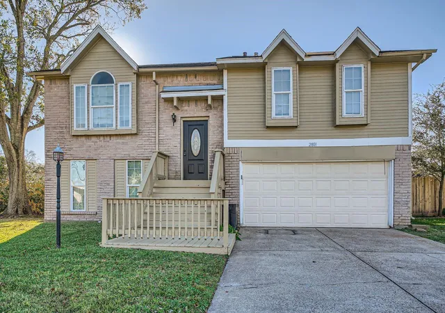 Homes for sale in League City, TX | 2801 Custer Dr, League City, TX 77573 | MLS# 51523772