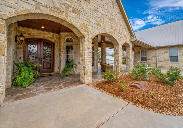 3rd image of 202 W North St, Weimar, TX 78962 | MLS# 53921676