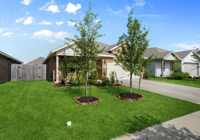 3rd image of 9410 Songlark Crest Dr, Baytown, TX 77521 | MLS# 90212014