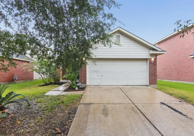 Photo 1 of Sale Pending at 5607 Violet Path Ln, Houston, TX 77085 | MLS# 86825331 | Listing updated on 2026-08-28