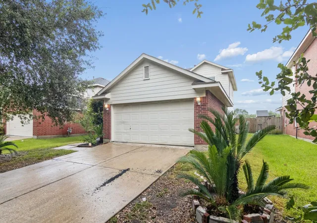 Photo 3 of Sale Pending at 5607 Violet Path Ln, Houston, TX 77085 | MLS# 86825331 | Listing updated on 2026-08-28