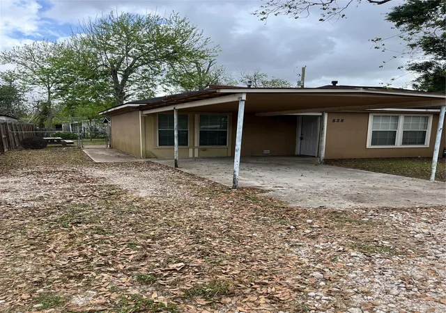 Photo 3 of Single family home for sale at 828 N Chenango St, Angleton, TX 77515 | MLS# 83557654 | Listing updated on 2026-09-15