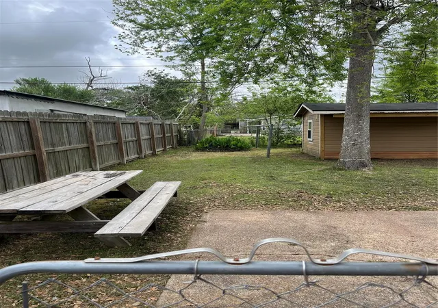 Photo 4 of Single family home for sale at 828 N Chenango St, Angleton, TX 77515 | MLS# 83557654 | Listing updated on 2026-09-15