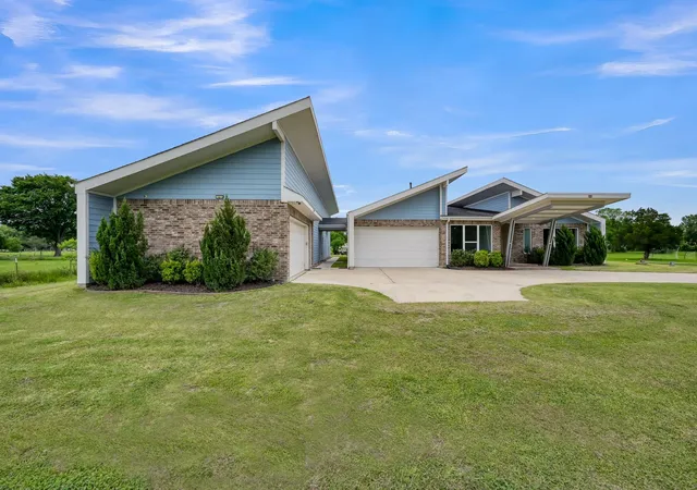 Photo 3 of Single family home for sale at 6309 N Mallard Dr, Fulshear, TX 77441 | MLS# 10715678 | Listing updated on 2026-10-09