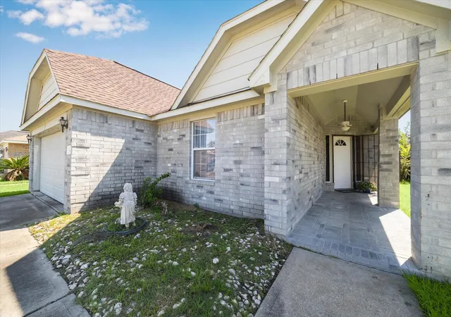 Photo 1 of Single family home for sale at 4010 Cary Creek Dr, Baytown, TX 77521 | MLS# 9296219 | Listing updated on 2026-09-11