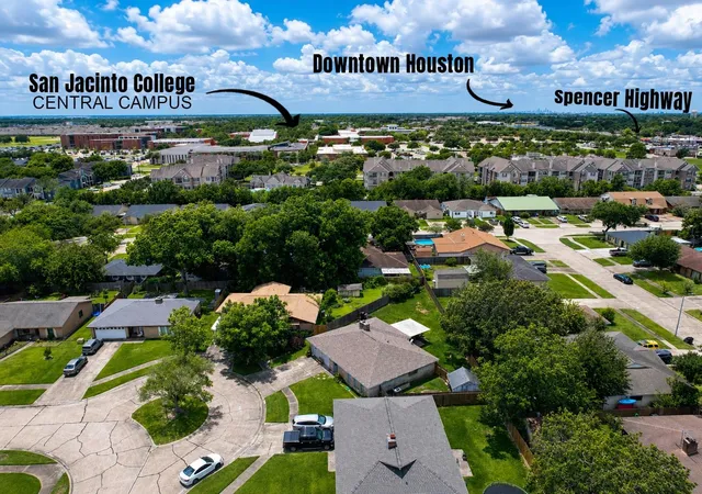 Homes for sale in La Porte, TX | 8419 Avington Rd, La Porte, TX 77571 | MLS# 31249734
