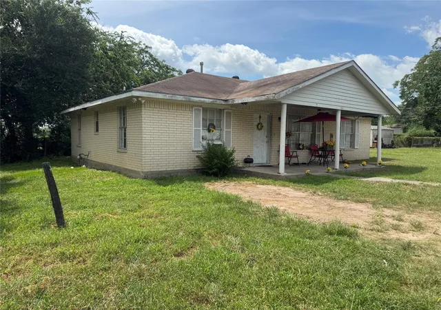 2nd image of 115 Saint John Rd, Schulenburg, TX 78956 | MLS# 64222446