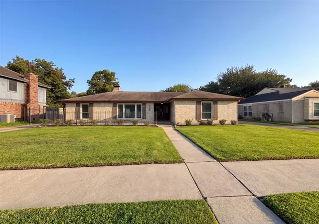 Photo 1 of Single family home for sale at 14923 Aspen Hills Dr, Houston, TX 77062 | MLS# 52646272 | Listing updated on 2026-09-21