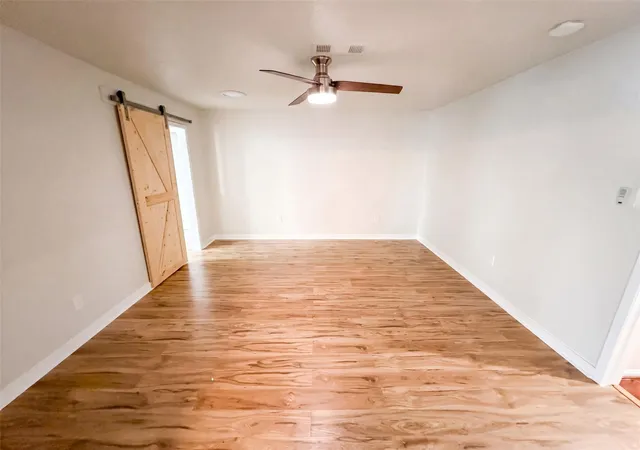 Photo 3 of Single family home for sale at 14923 Aspen Hills Dr, Houston, TX 77062 | MLS# 52646272 | Listing updated on 2026-09-21
