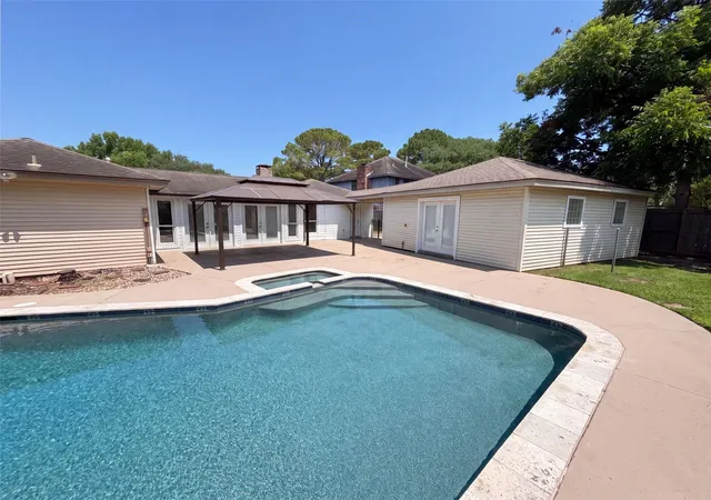 Photo 4 of Single family home for sale at 14923 Aspen Hills Dr, Houston, TX 77062 | MLS# 52646272 | Listing updated on 2026-09-21