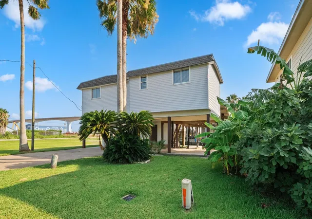 Homes for sale in Freeport, TX | 24 Kingfish Ln, Freeport, TX 77541 | MLS# 25107501
