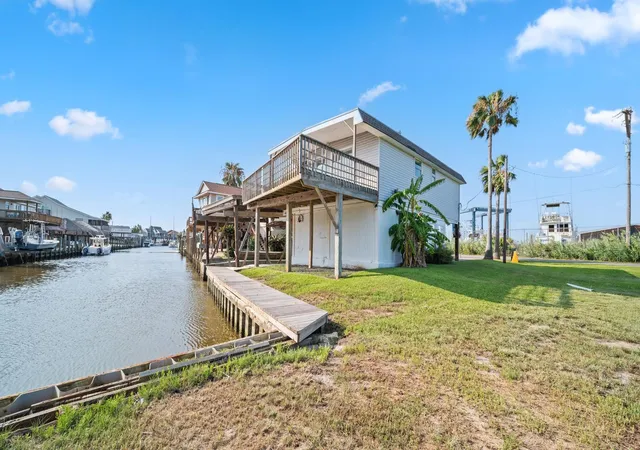 Homes for sale in Freeport, TX | 24 Kingfish Ln, Freeport, TX 77541 | MLS# 25107501